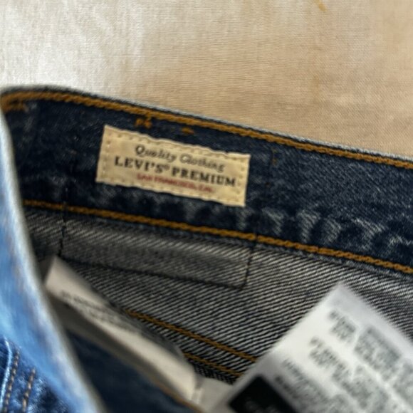 Levis Womens 501 Button Fly Cut Off Shorts Size W 27 Distressed Blue Demin - Picture 5 of 11